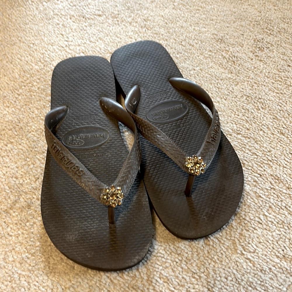 Women’s Havaiana’s flip flops